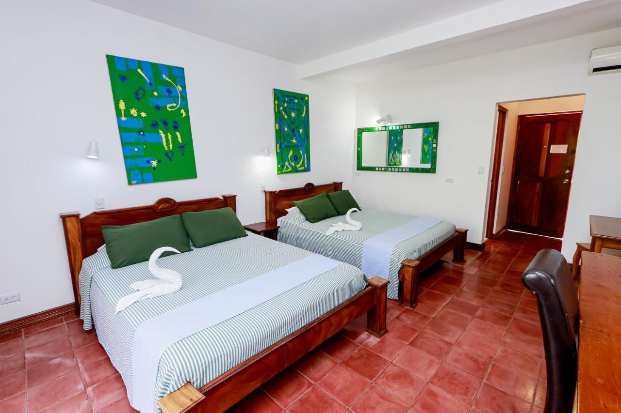 Hotel California Manuel Antonio Eksteriør billede