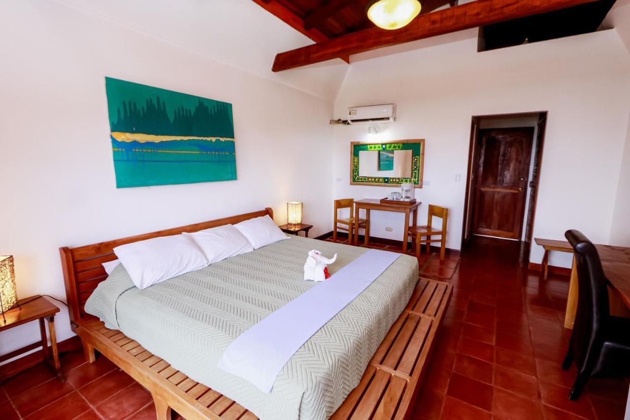 Hotel California Manuel Antonio Eksteriør billede