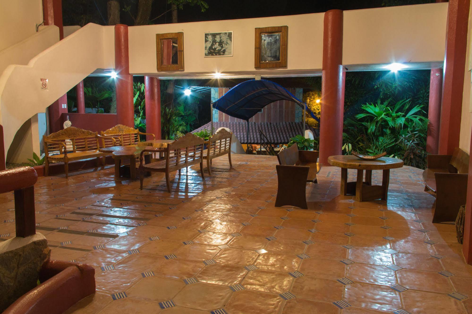 Hotel California Manuel Antonio Eksteriør billede